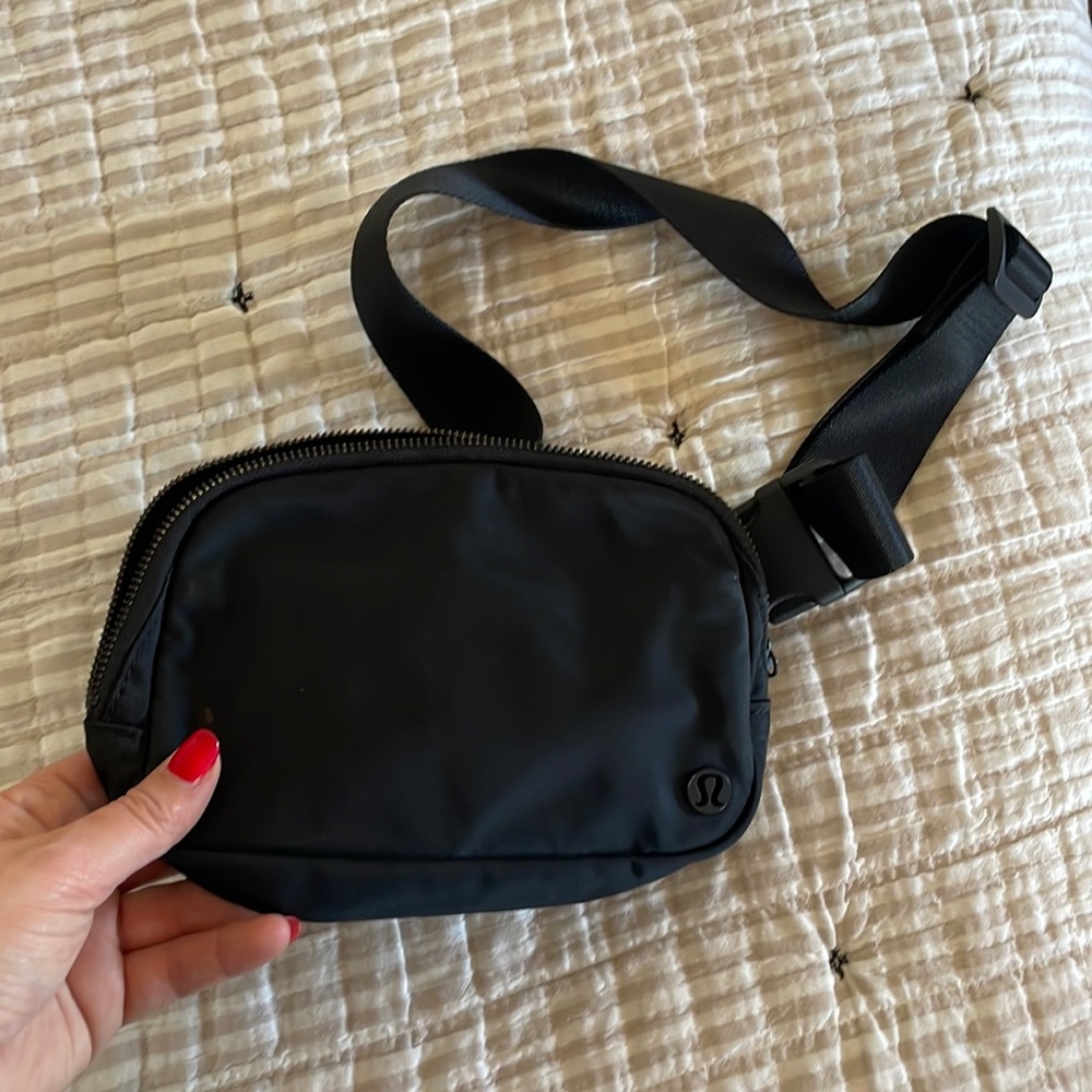 Lululemon Everywhere Belt Bag